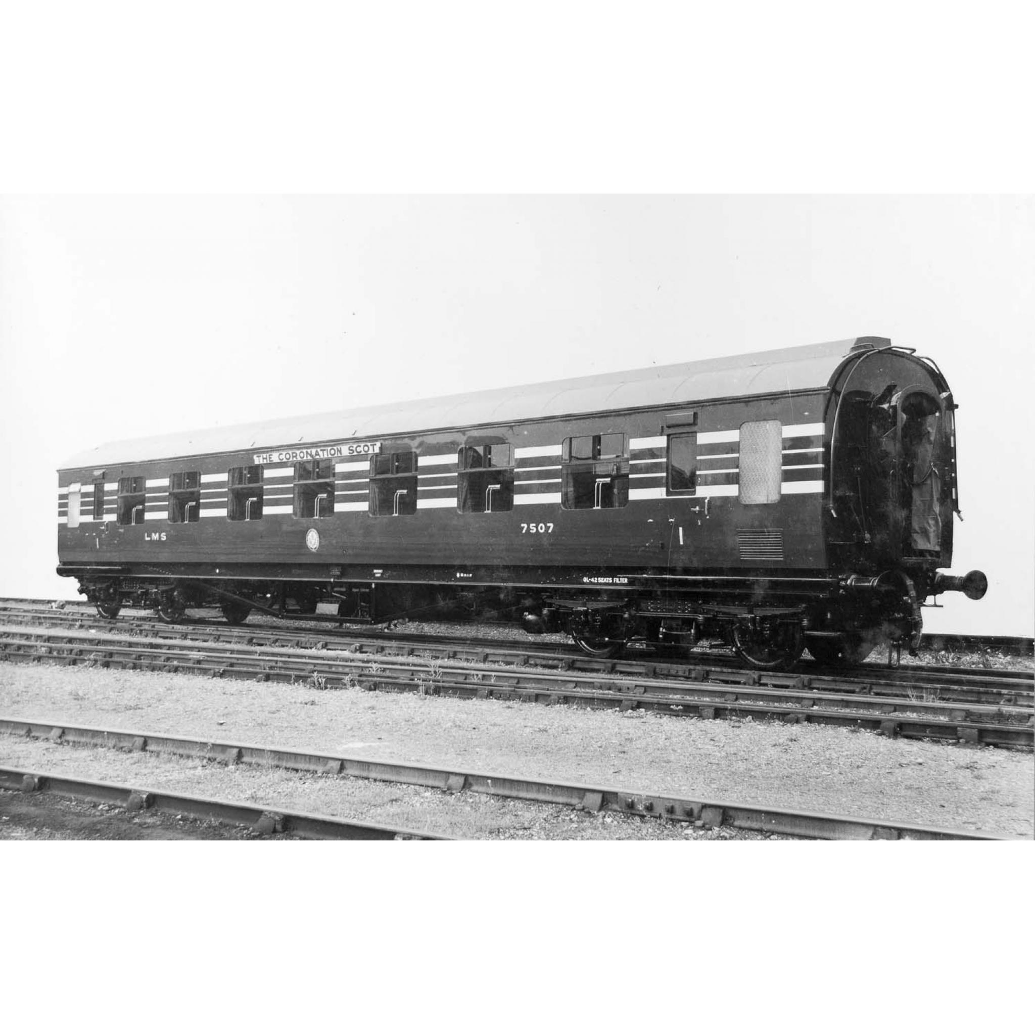 r4964-lms-stanier-coronation-scot-65-d1902-rfo-7507-coach-era-3-hornby