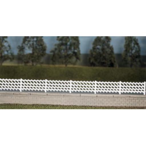 Ratio 426 White Lms Station Fencing 860Mm Peco
