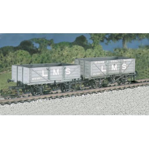 Ratio 576 Lms Tfc. Coal/4 Plank Wagon Set Peco