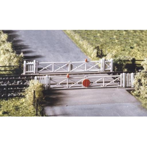 Ratio 234 Level Crossing With Gates N Gauge