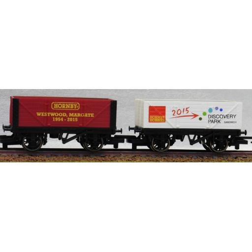 R6786 Hornby New Era Wagon Limited Edition Twin Pack